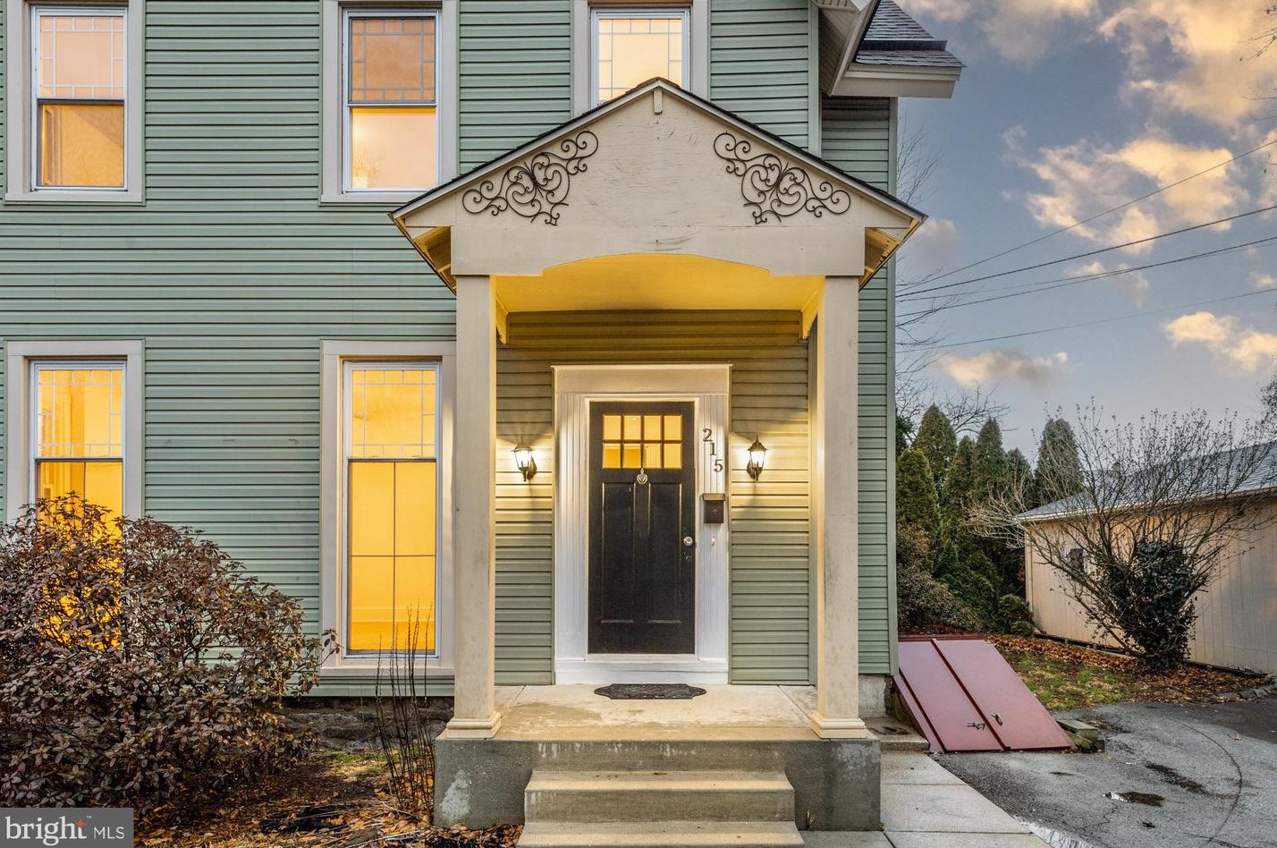 215 W Sylvan Ave, Rutledge, PA 19070