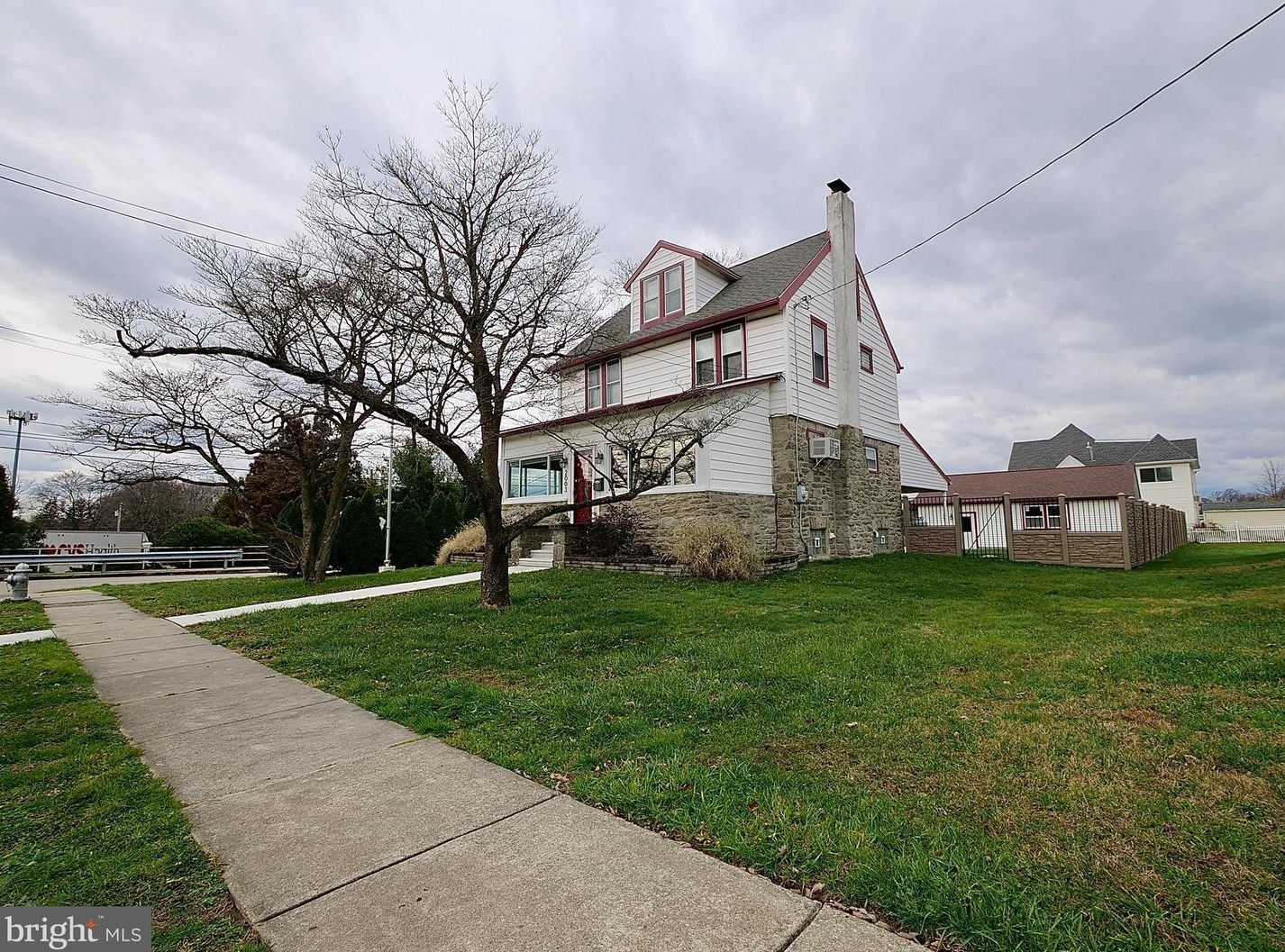 2003 Walnut St, Holmes, PA 19043