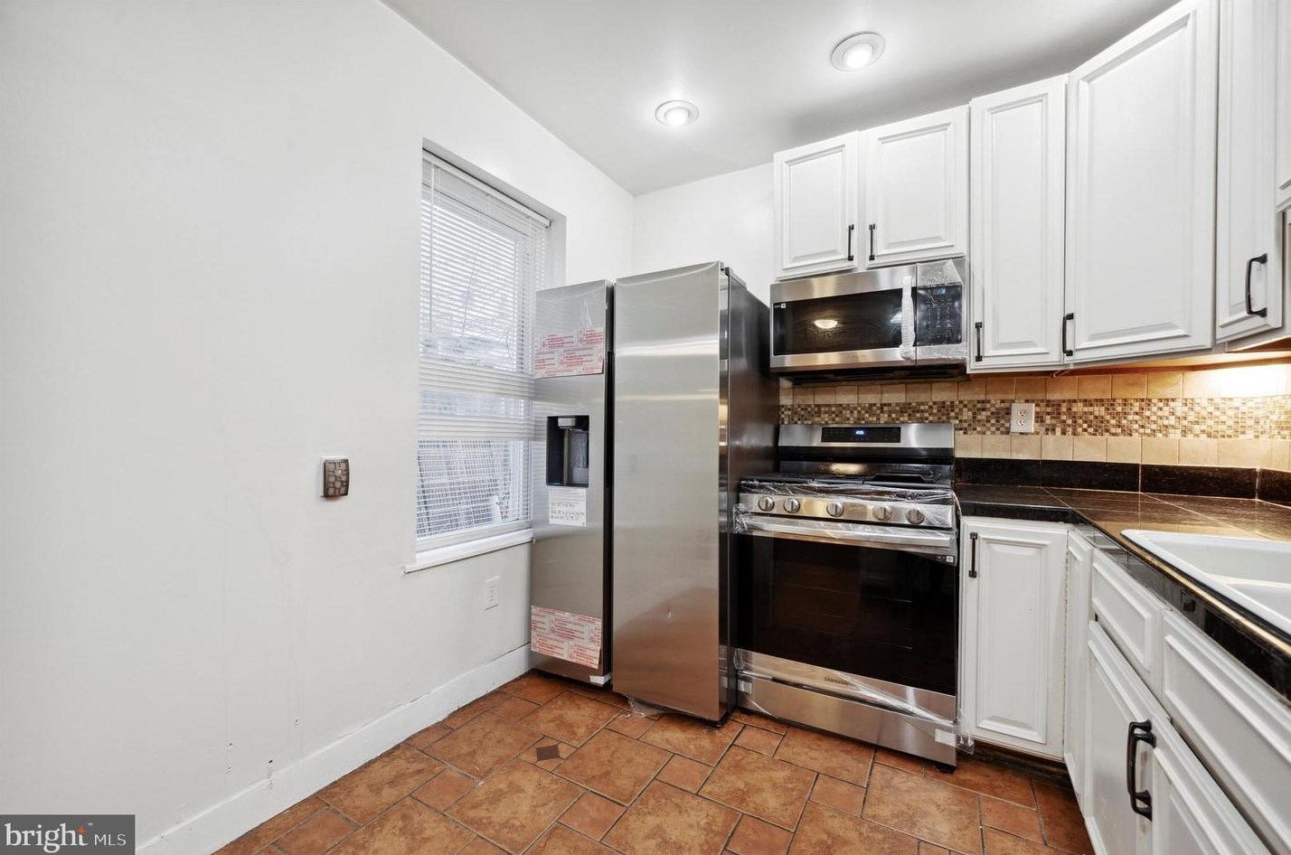 30 State Rd, Upper Darby PA 19082-1610 exterior