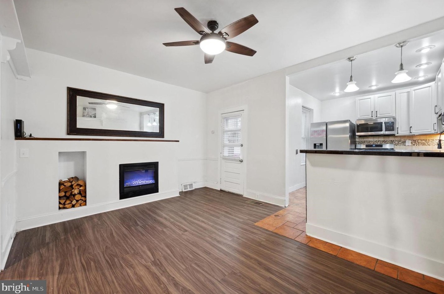 30 State Rd, Upper Darby PA 19082-1610 exterior