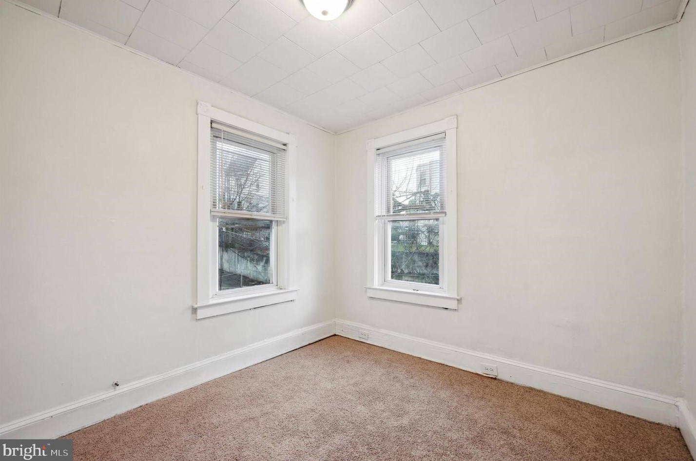 30 State Rd, Upper Darby PA 19082-1610 exterior