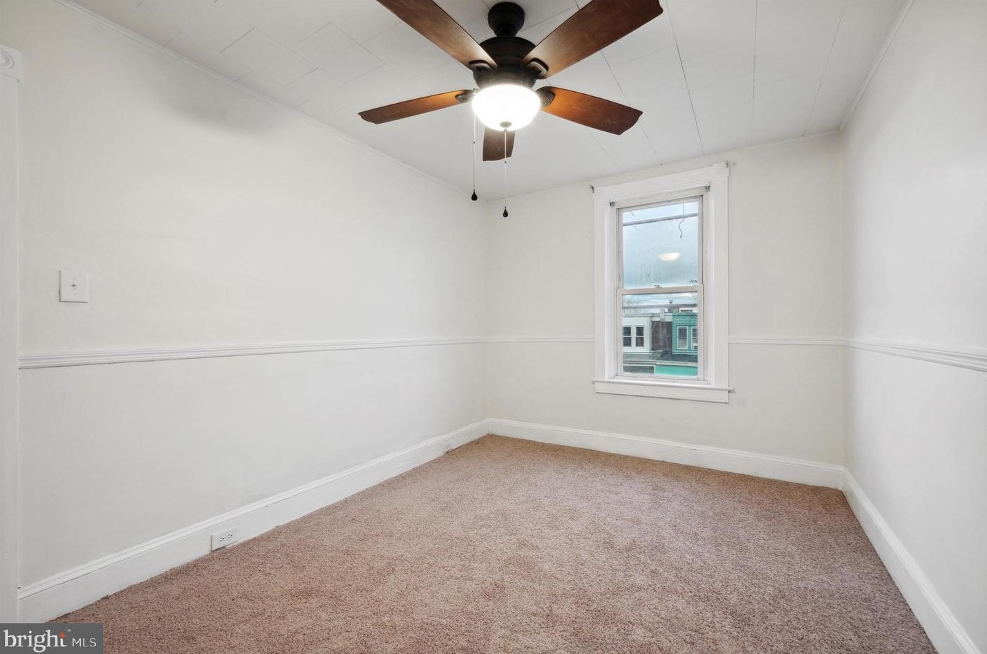 30 State Rd, Upper Darby PA 19082-1610 exterior