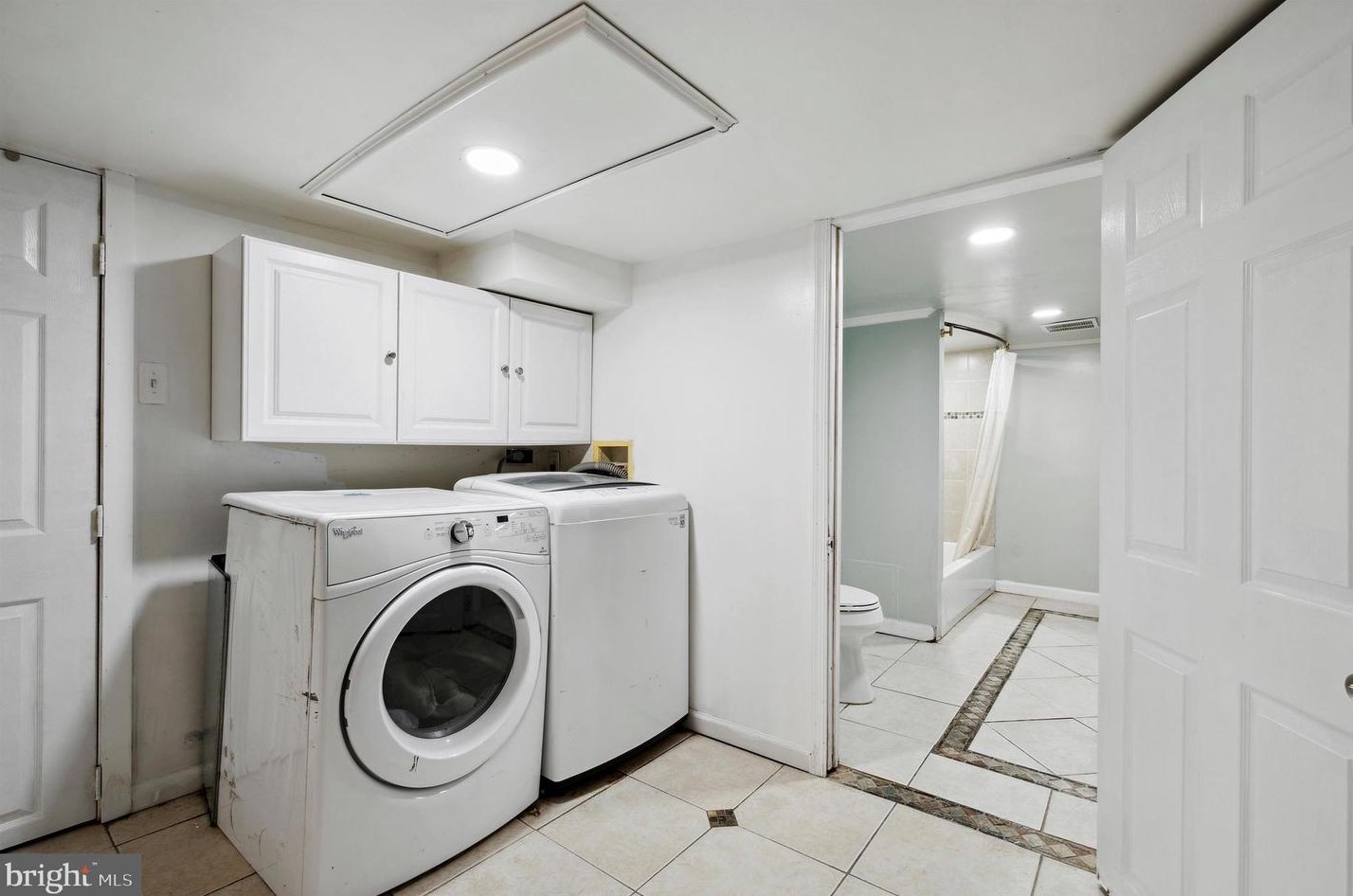 30 State Rd, Upper Darby PA 19082-1610 exterior