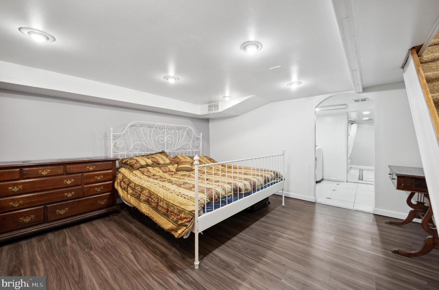 30 State Rd, Upper Darby PA 19082-1610 exterior