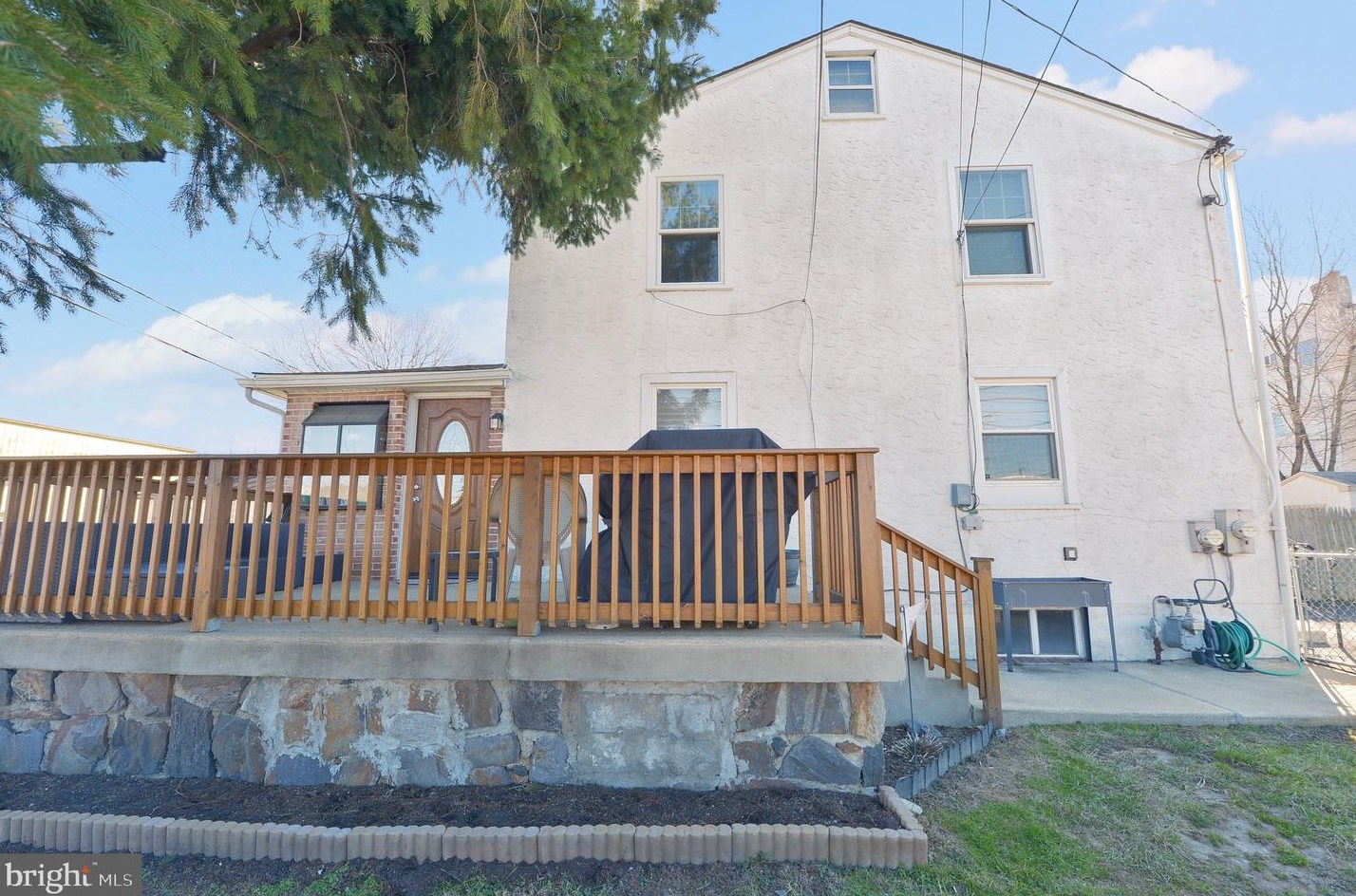 165 Maple Ave, Holmes, PA 19043