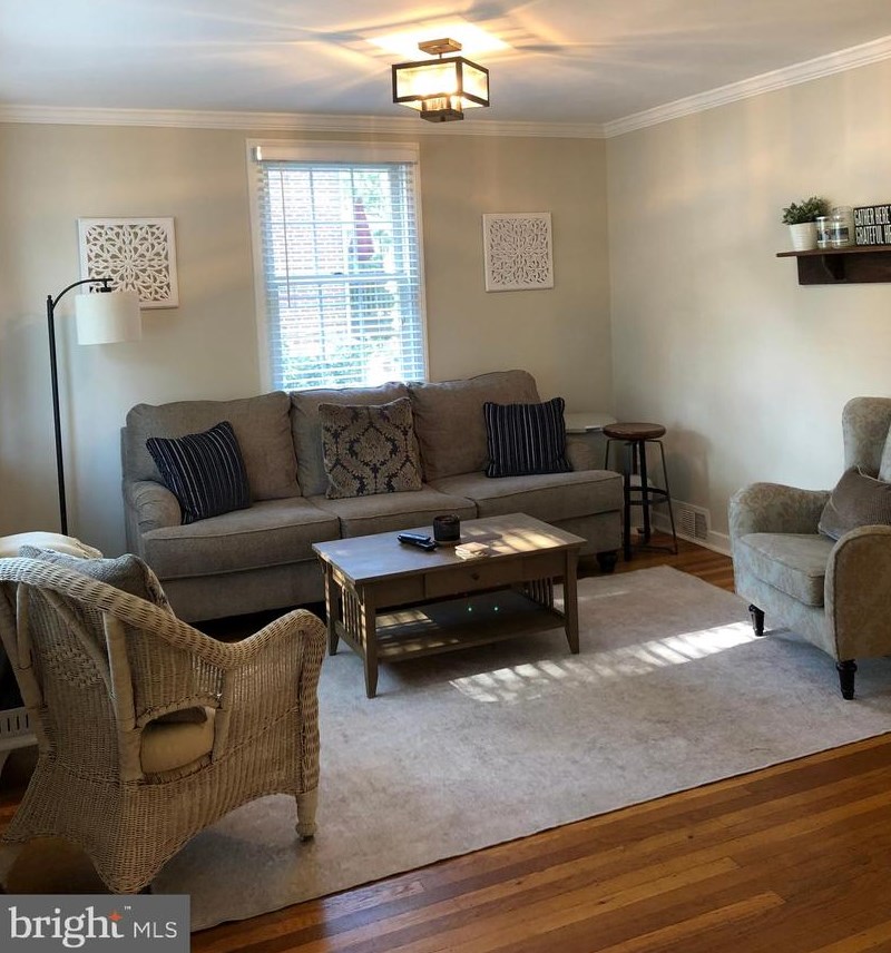 34 Surrey Dr, Newtown Square, PA 19073