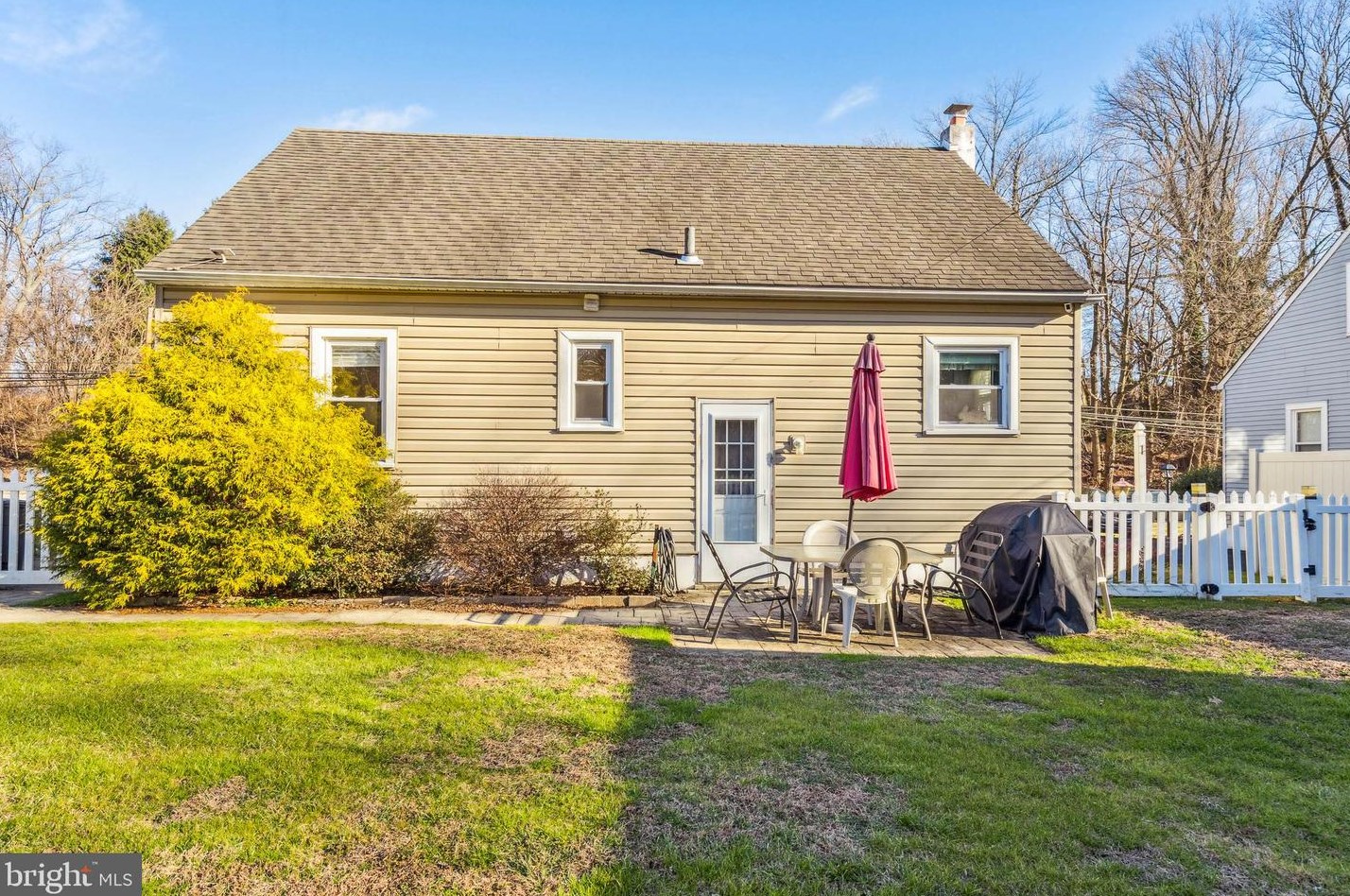 424 Brookhaven Rd, Chester PA  19015-1802 exterior