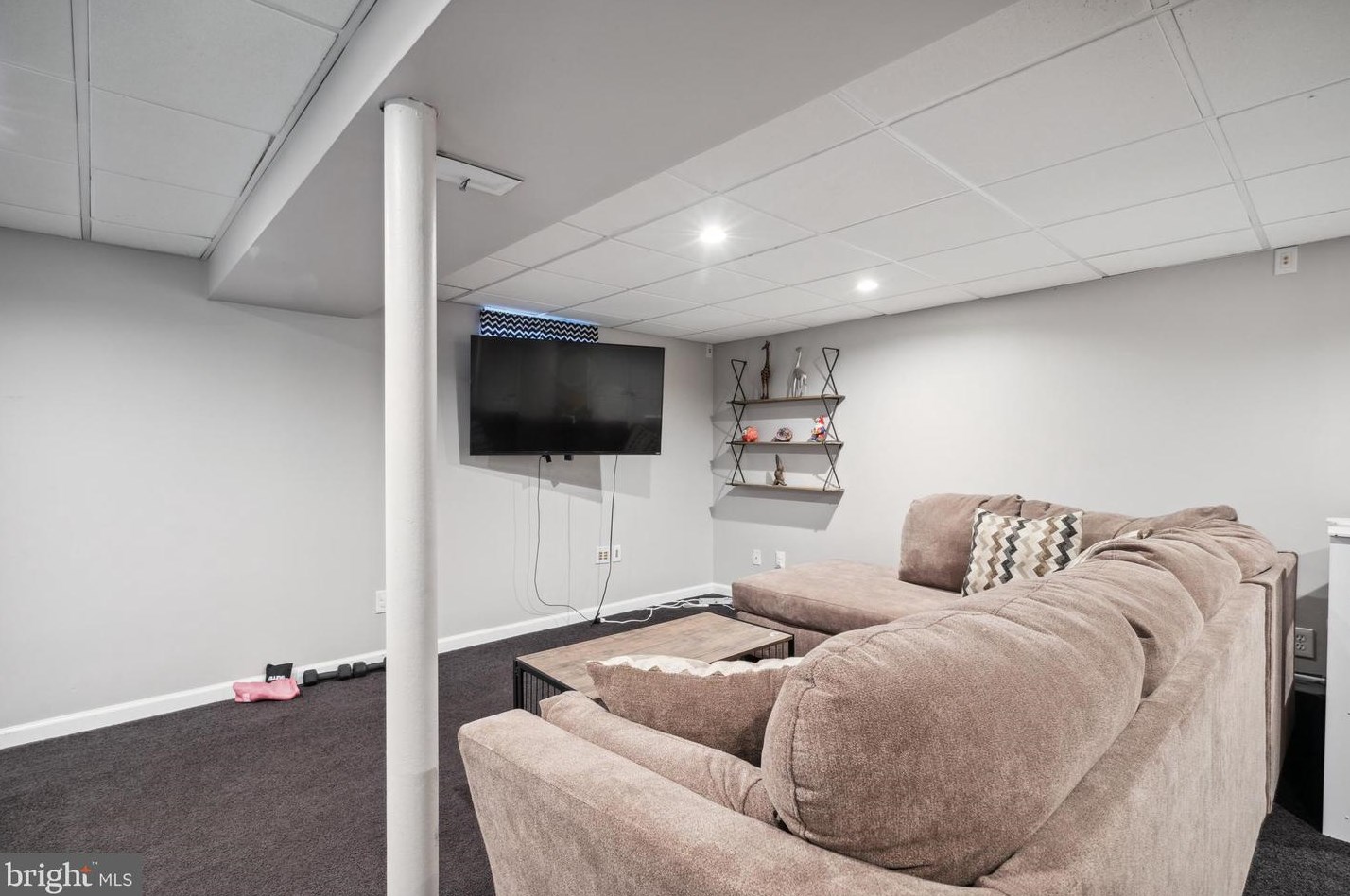 424 Brookhaven Rd, Chester PA  19015-1802 exterior