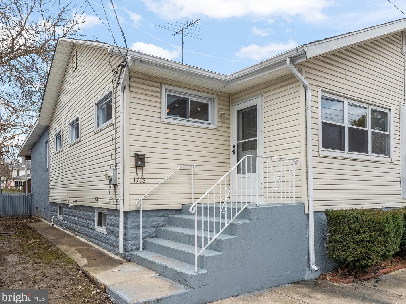 1718 Hewes Ave, Boothwyn, PA 19061