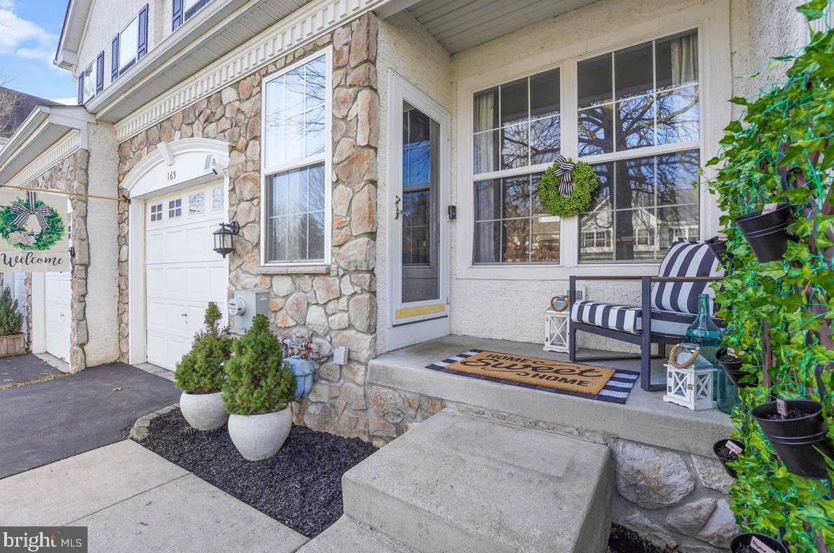 165 Portsmouth Cir, Glen Mills, PA 19342