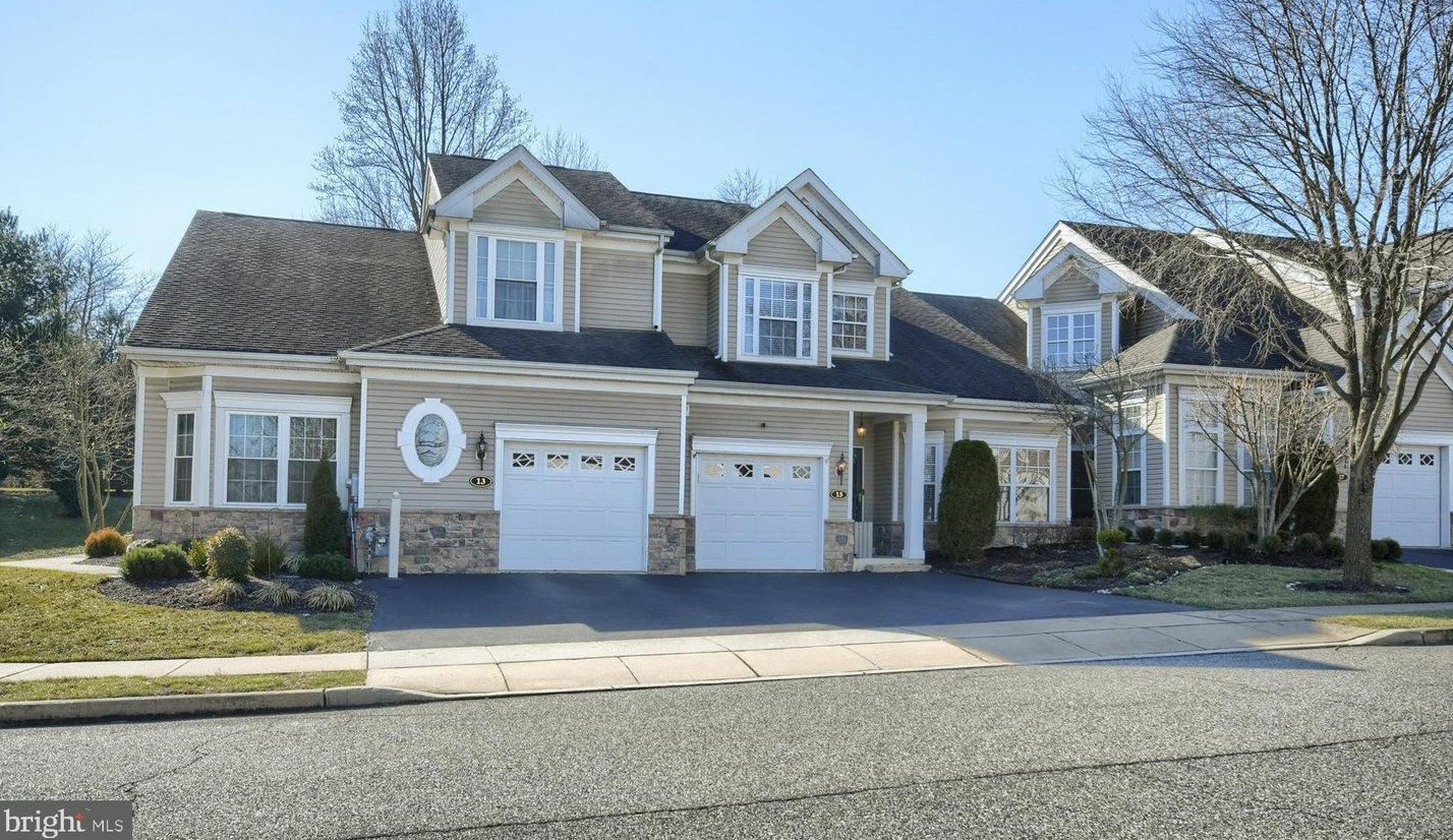 15 Dresner Cir, Boothwyn, PA 19061
