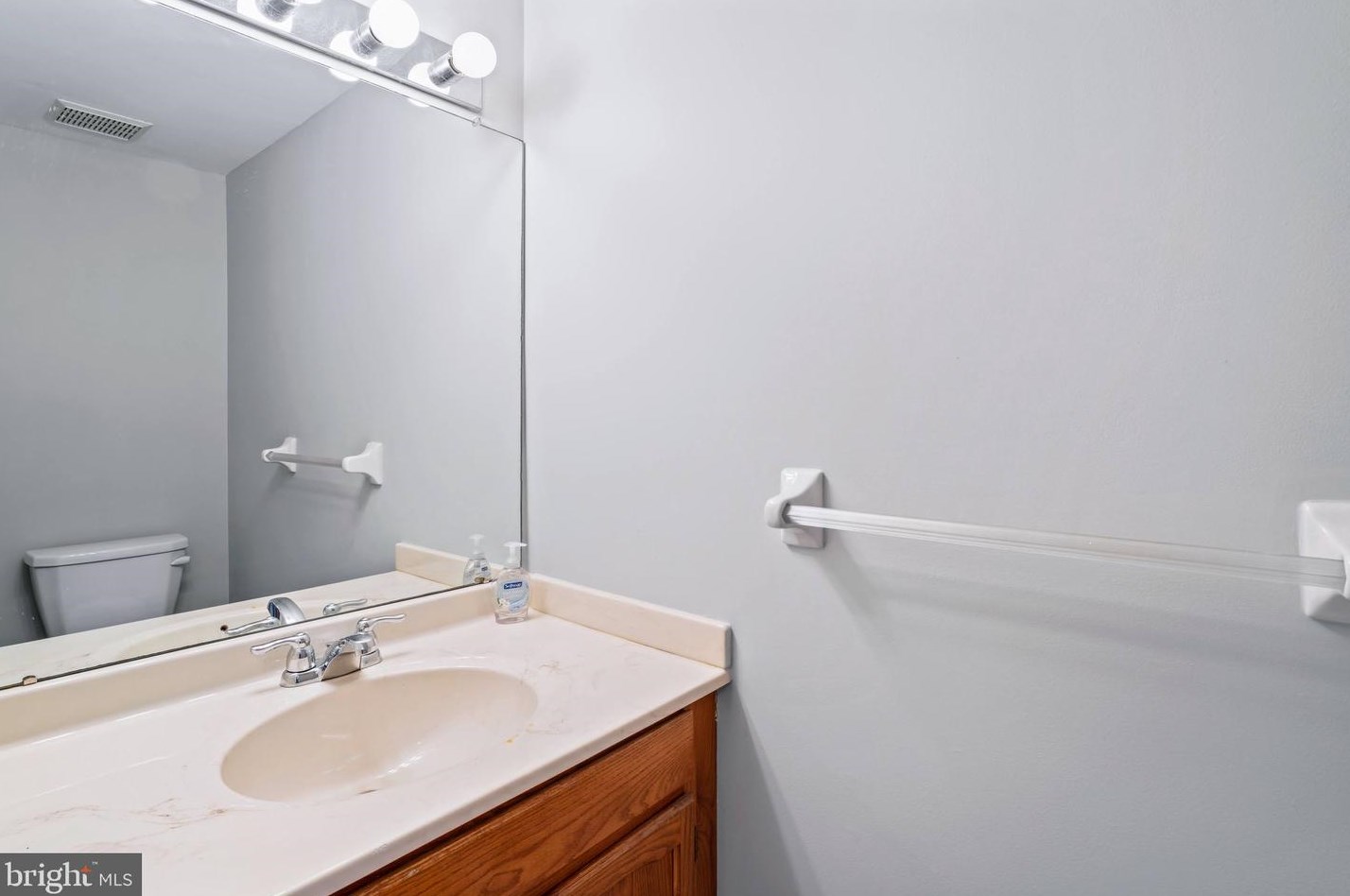 141 Knollwood Ct, Chester PA  19014-1260 exterior