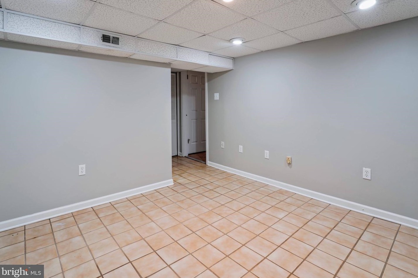 141 Knollwood Ct, Chester PA  19014-1260 exterior