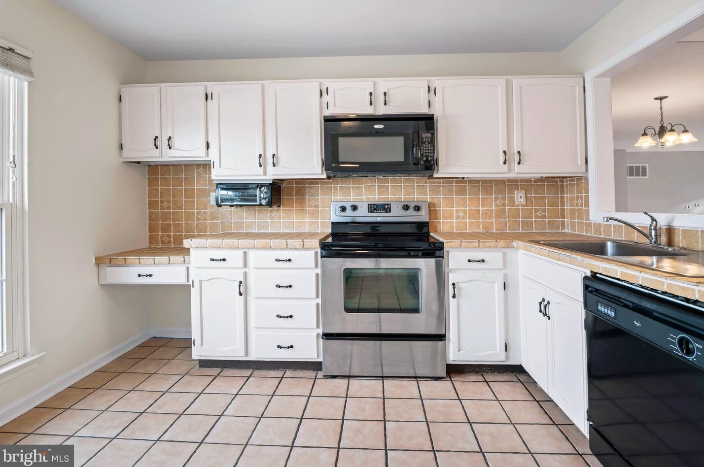 141 Knollwood Ct, Chester PA  19014-1260 exterior