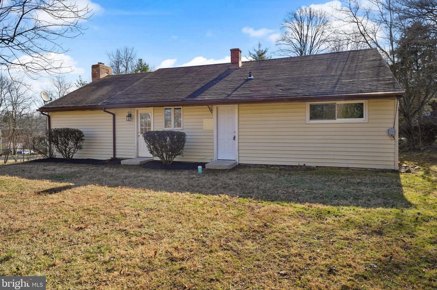 32 Pine St, Newtown Square, PA 19073