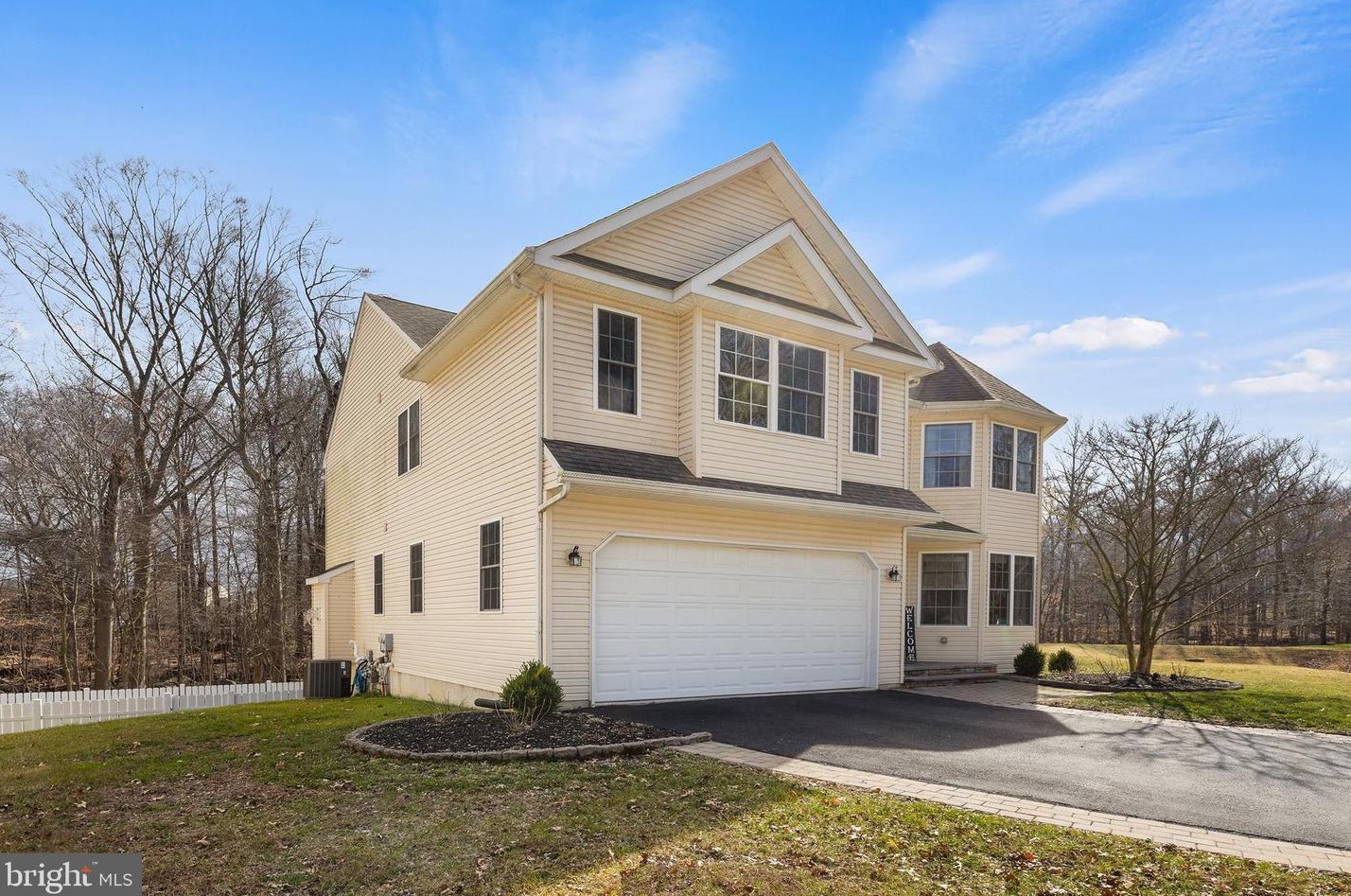 107 Luzak St, Boothwyn, PA 19061