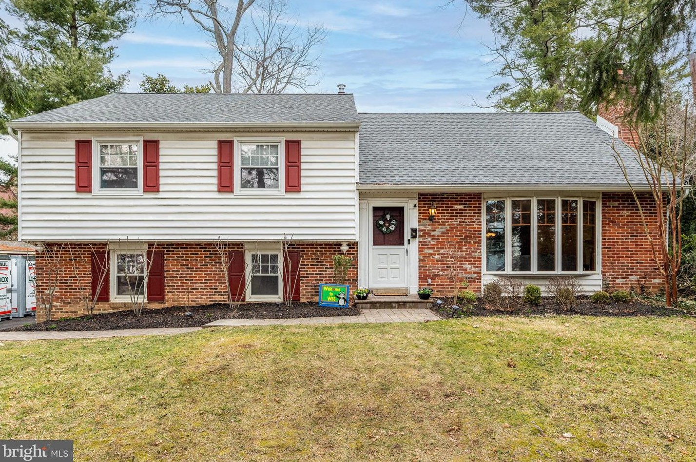 913 Surrey Rd, Coal Township, PA 19063