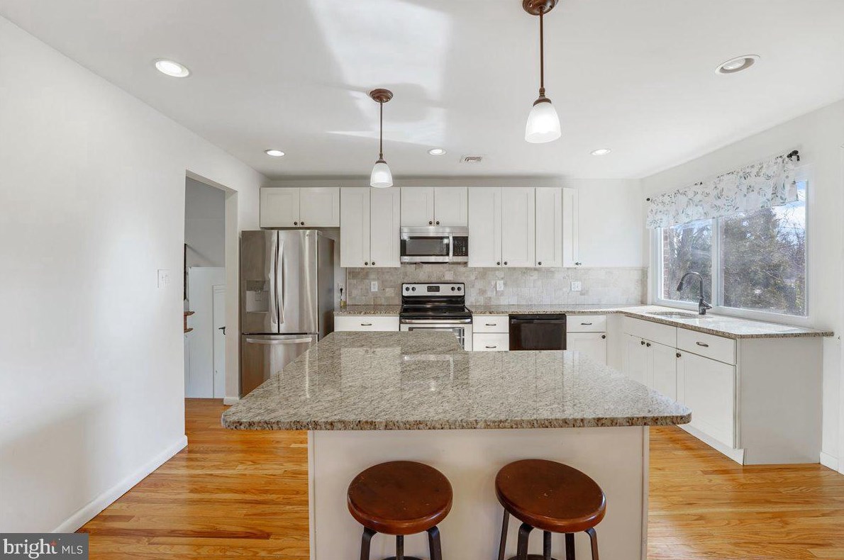 1037 Edwards Dr, Coal Township, PA 19064