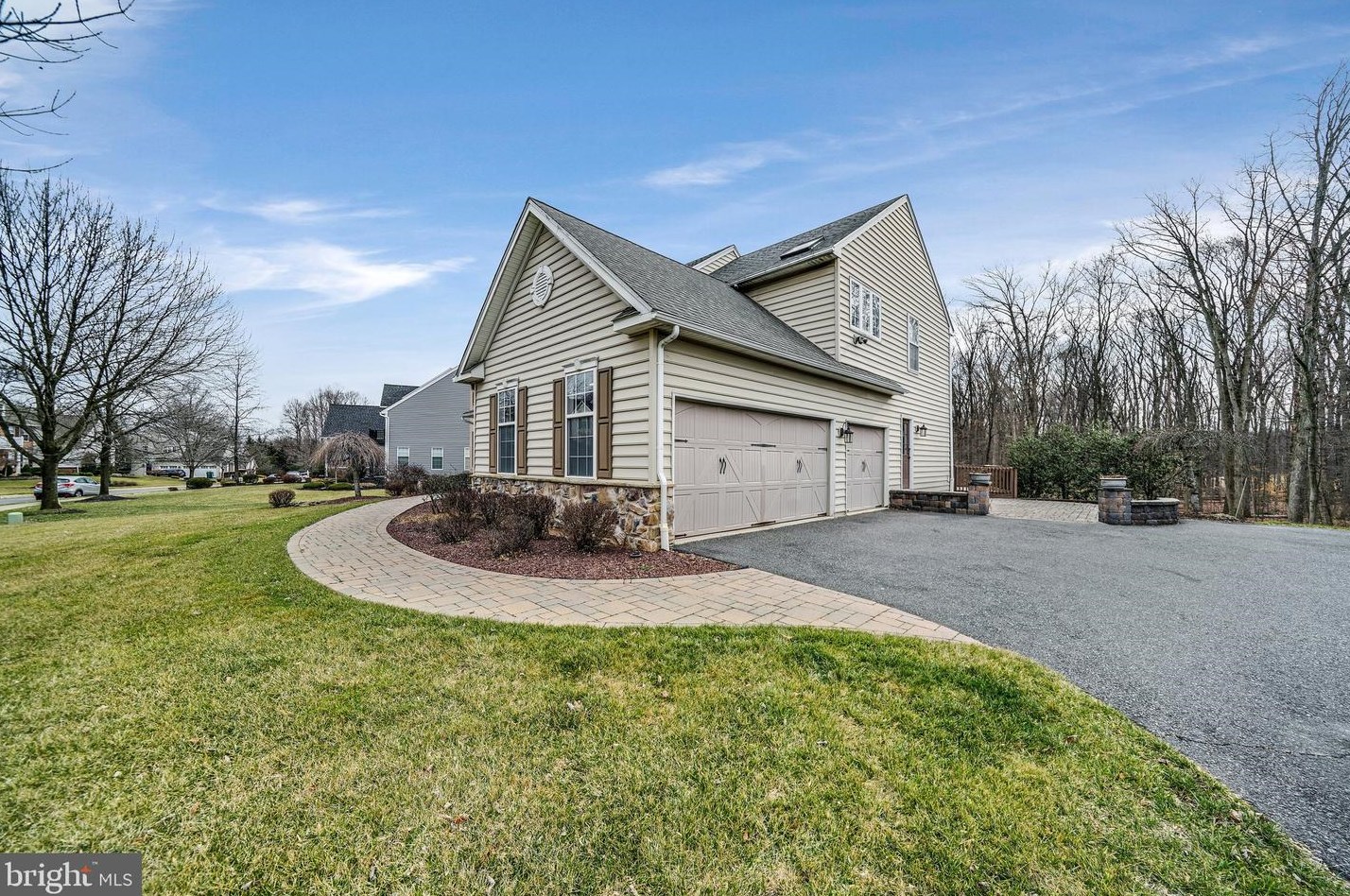 6 Forwood Dr, Boothwyn, PA 19061