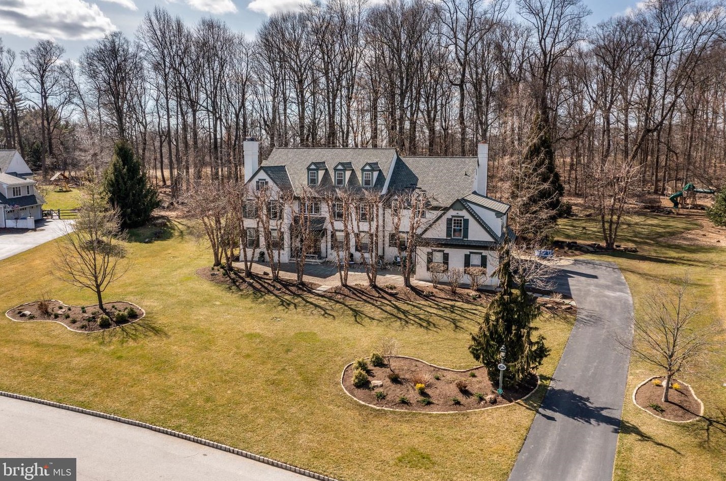 49 Farrier Ln, Newtown Square, PA 19073
