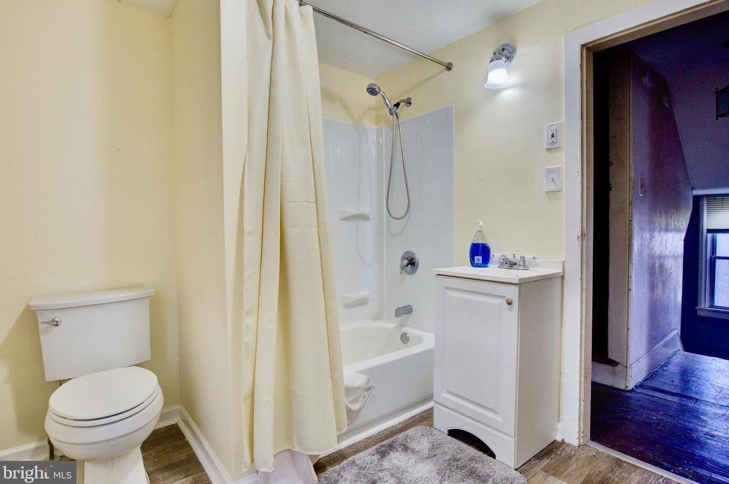 28 4th St, Chester PA 19013-4310 exterior