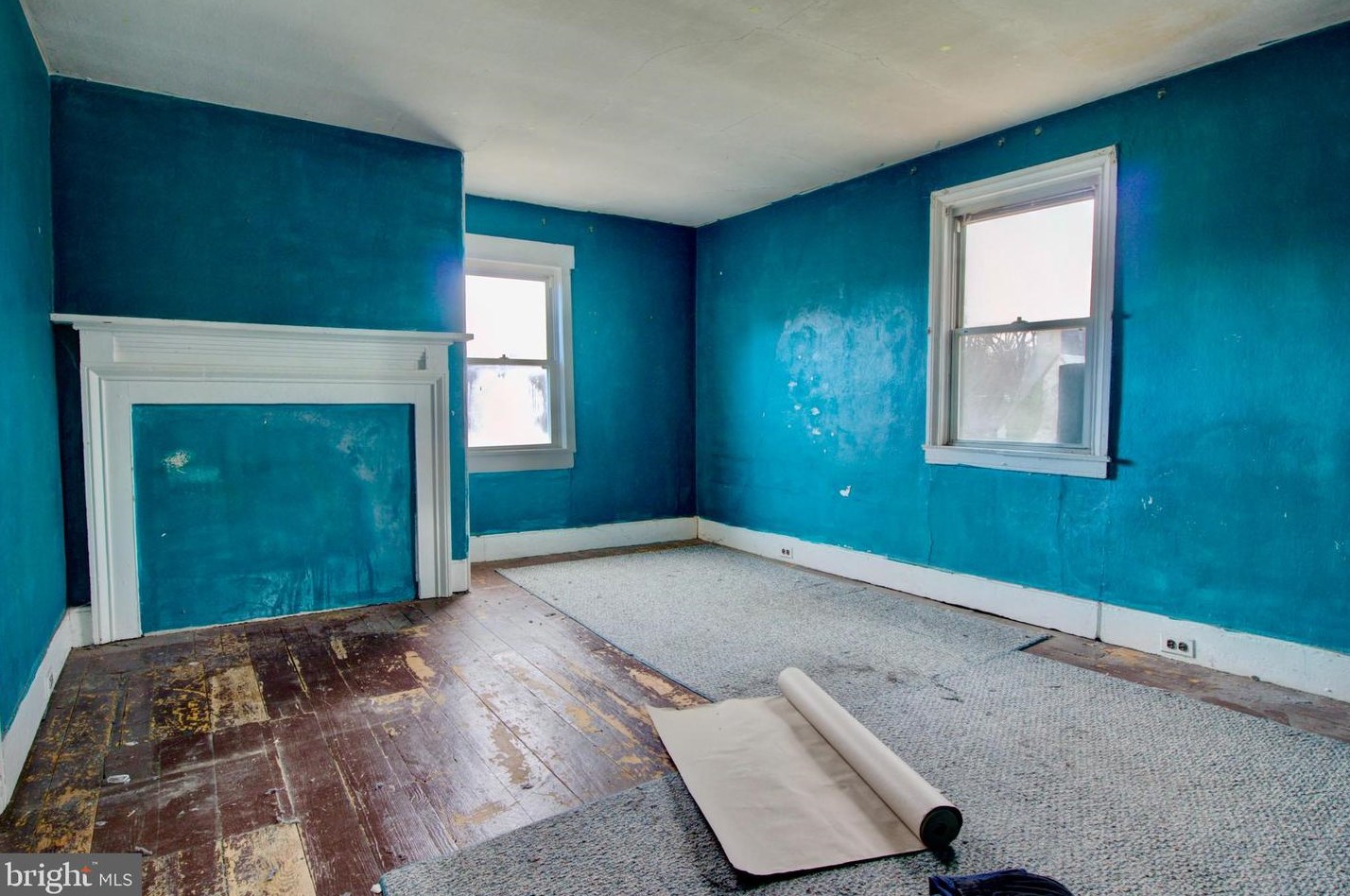 28 4th St, Chester PA 19013-4310 exterior