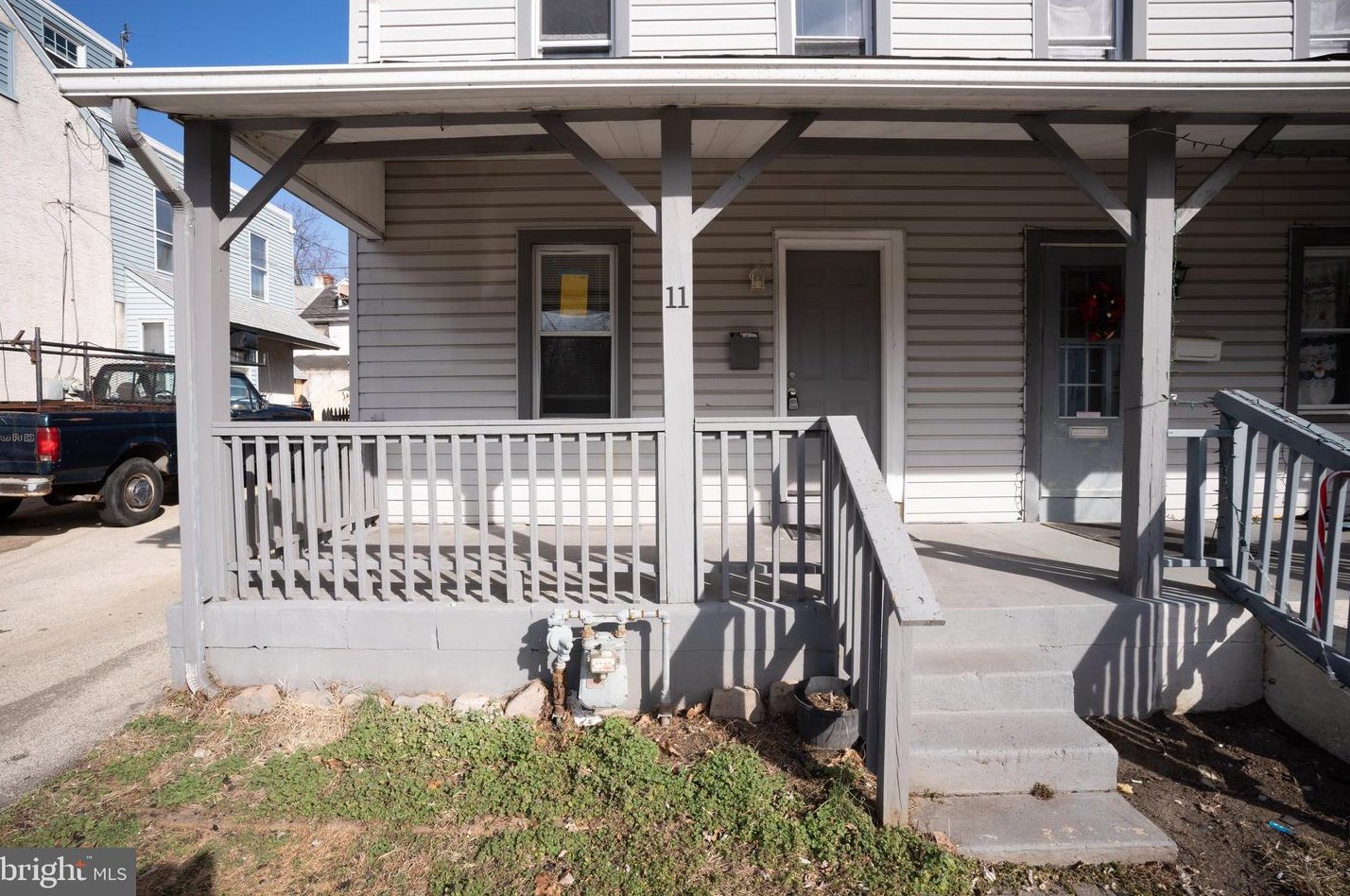 11 Front St, Chester PA  19015-2425 exterior