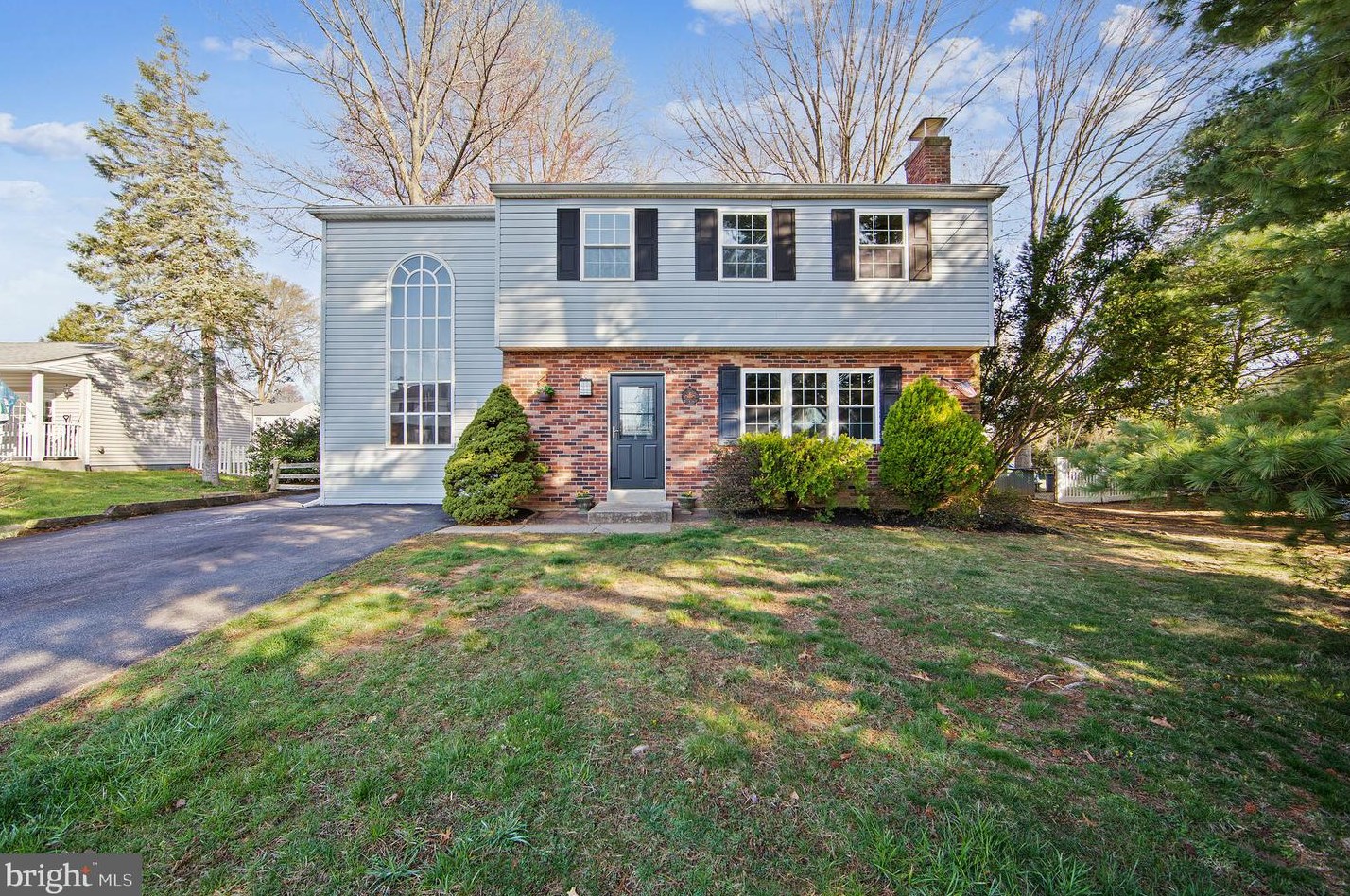 2610 E Colonial Dr, Boothwyn, PA 19061