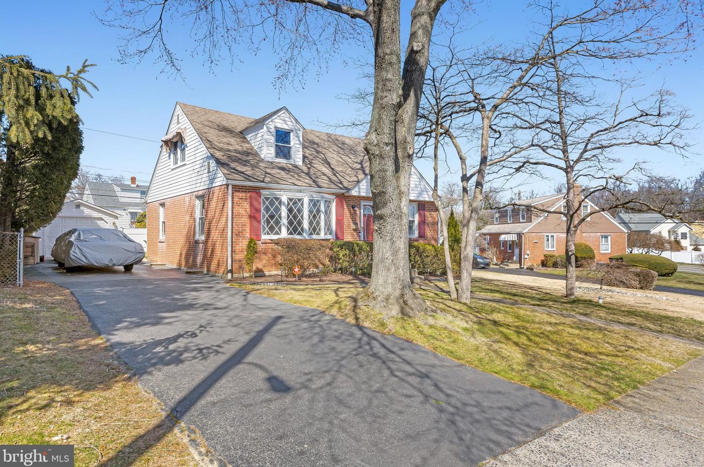 408 Barker Rd, Coal Township, PA 19064