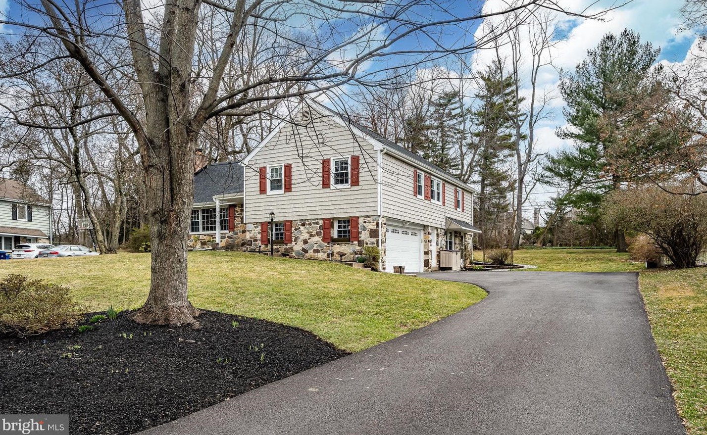 137 Wooded Ln, Ithan, PA 19085