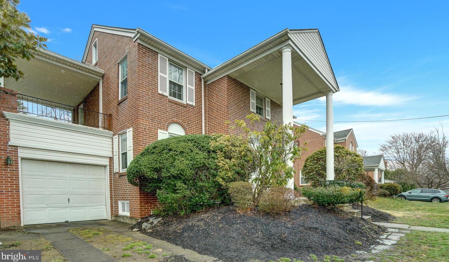 917 Burmont Rd, Oakview, PA 19026