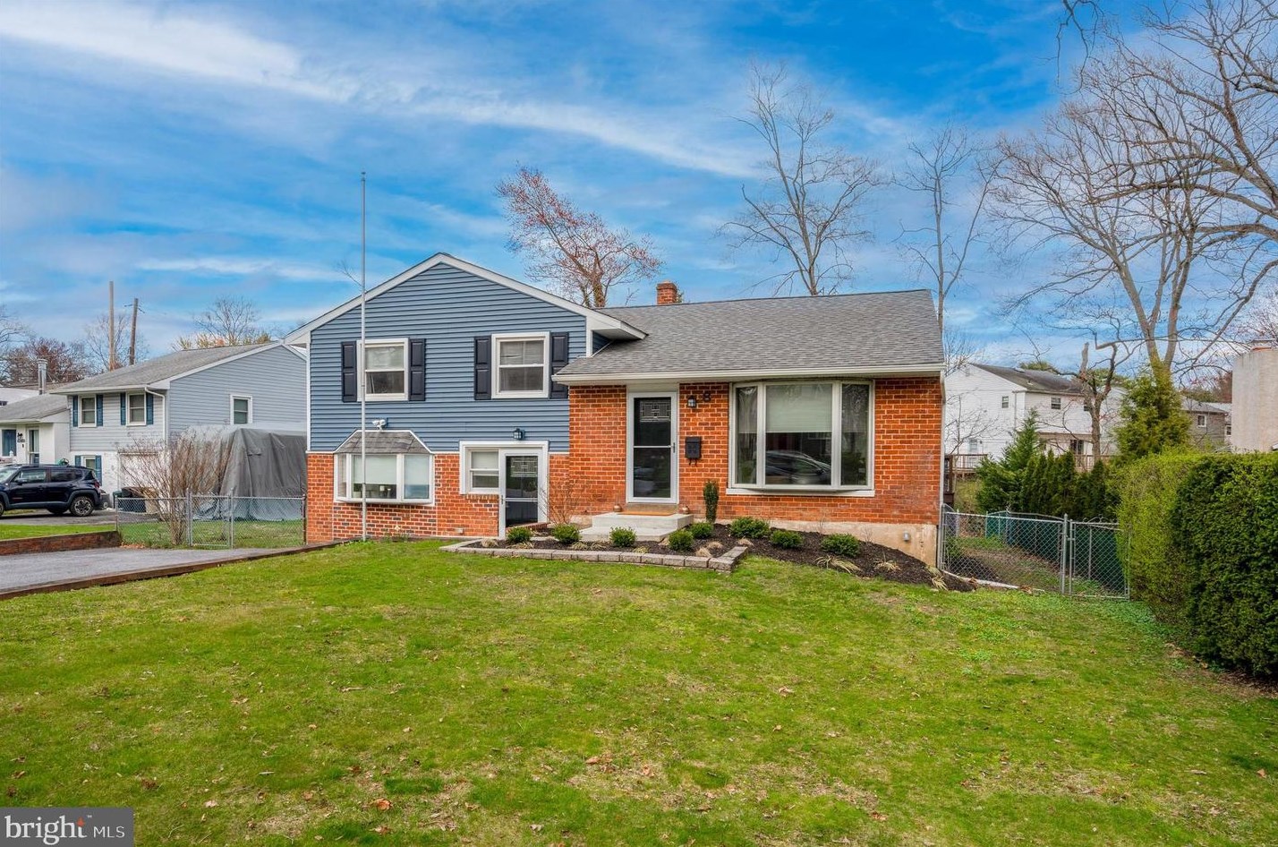 8 S Overhill Rd, Coal Township, PA 19063