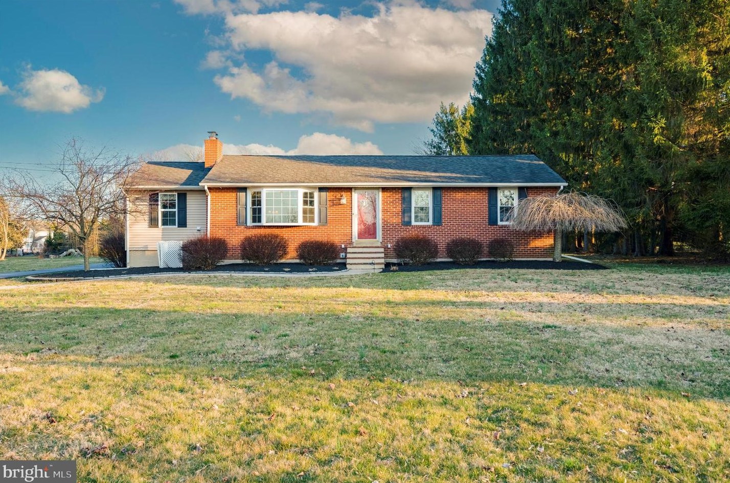 3332 Garnet Mine Rd, Boothwyn, PA 19060