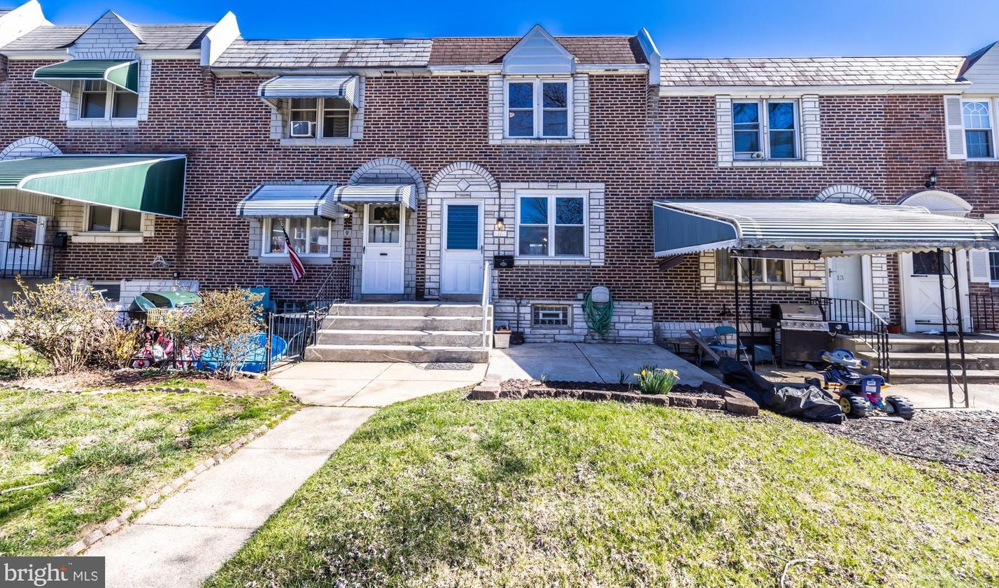 11 S Garfield Ave, Manor, PA 19036