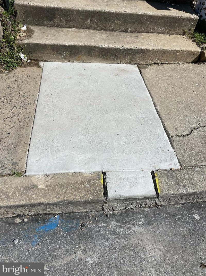 313 Avon Rd, Upper Darby PA  19082-3809 exterior