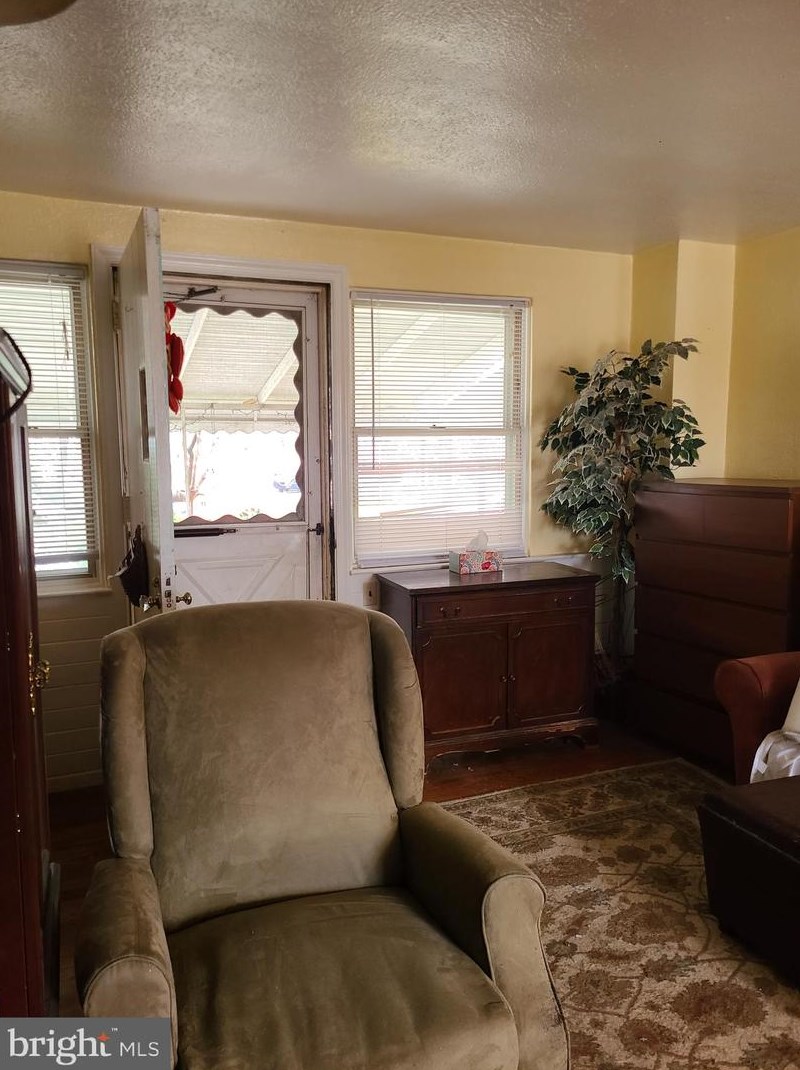 328 Springton Rd, Upper Darby PA  19082-4616 exterior