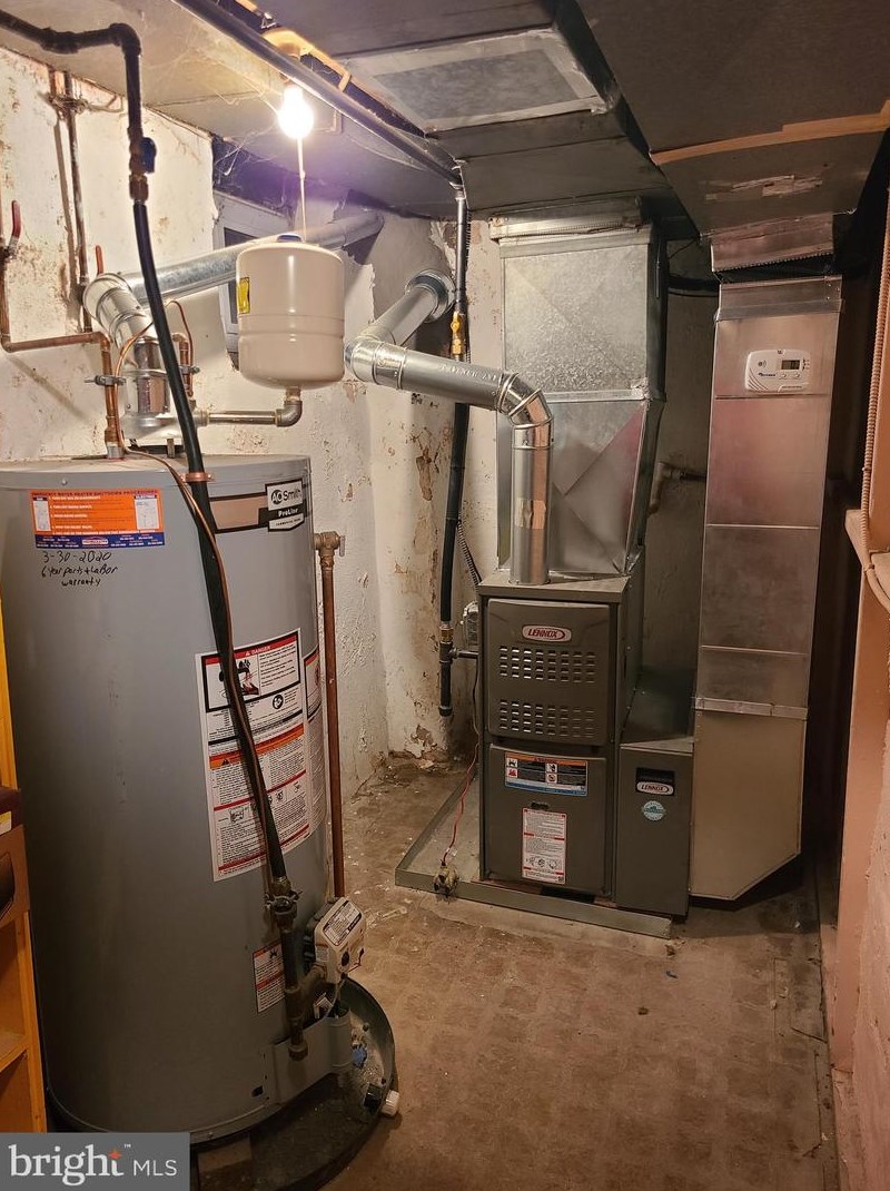 328 Springton Rd, Upper Darby PA  19082-4616 exterior