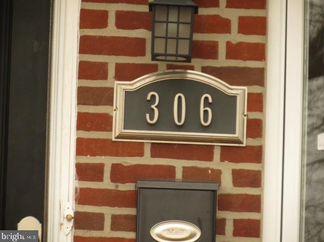 306 Gleaves Rd, Coal Township, PA 19064