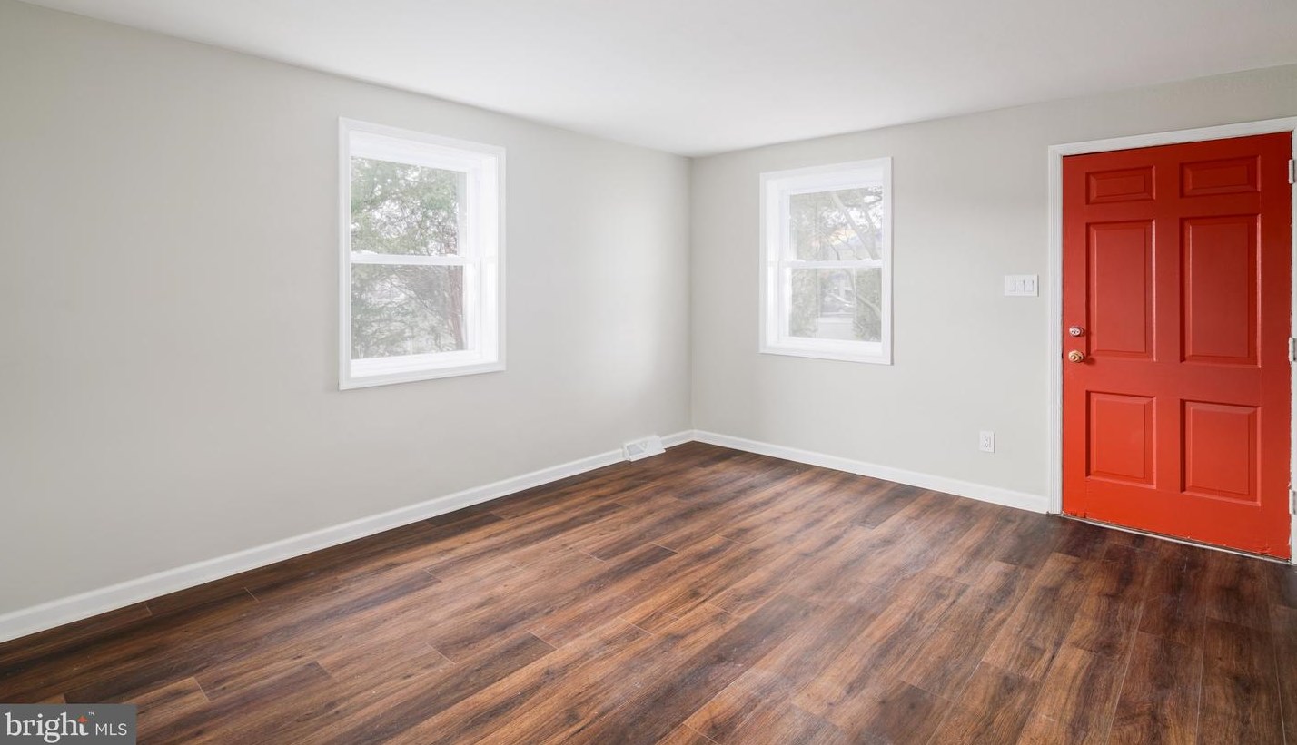 1911 Delmar Dr, Folcroft, PA 19032
