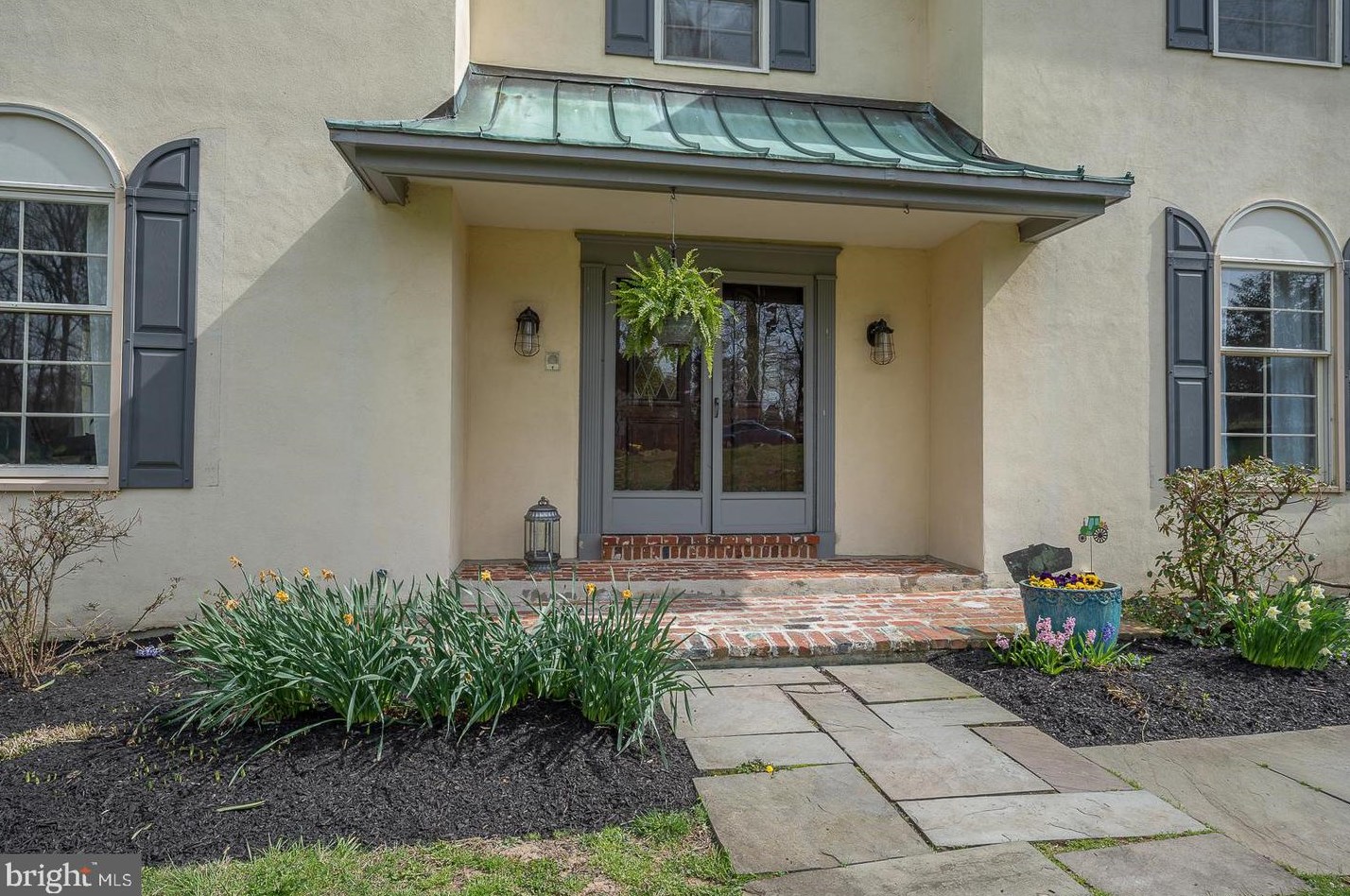 2 Martins Cir, Newtown Square, PA 19073