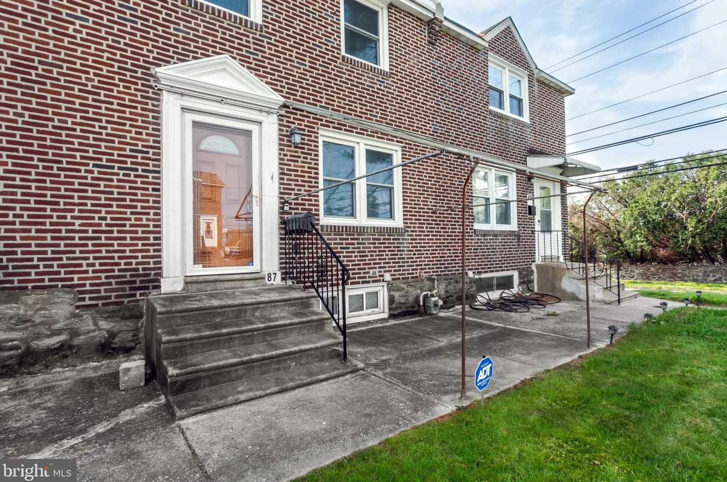 87 Harwood Ave, Upper Darby, PA 19082-1008