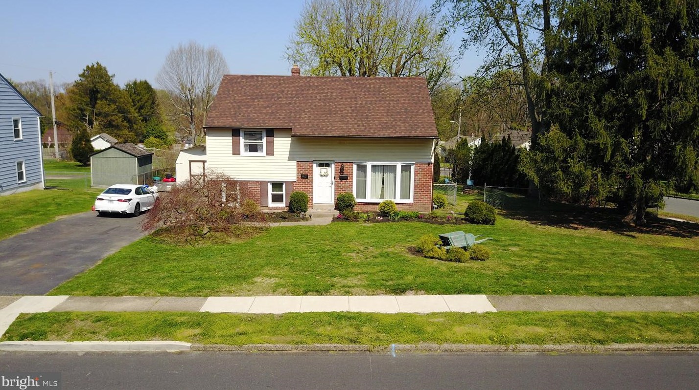 401 Garden Ln, Chester PA  19014-2018 exterior