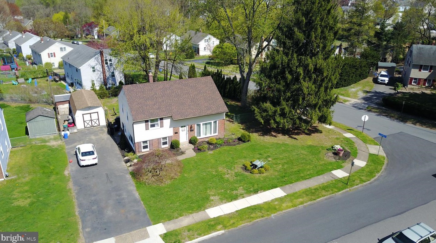 401 Garden Ln, Chester PA  19014-2018 exterior