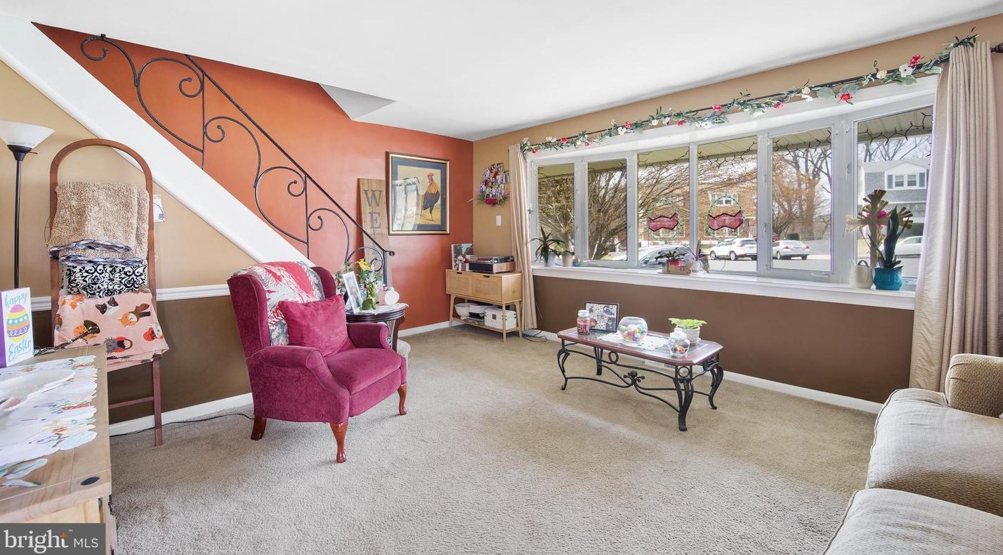 706 Swarthmorewood Ln, Swarthmore, PA 19081-2823
