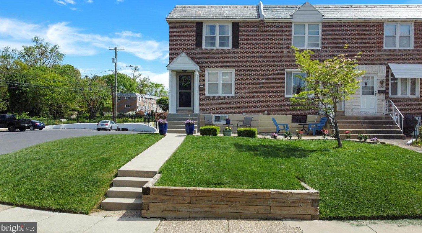 2400 Stoneybrook Ln, Oakview, PA 19026