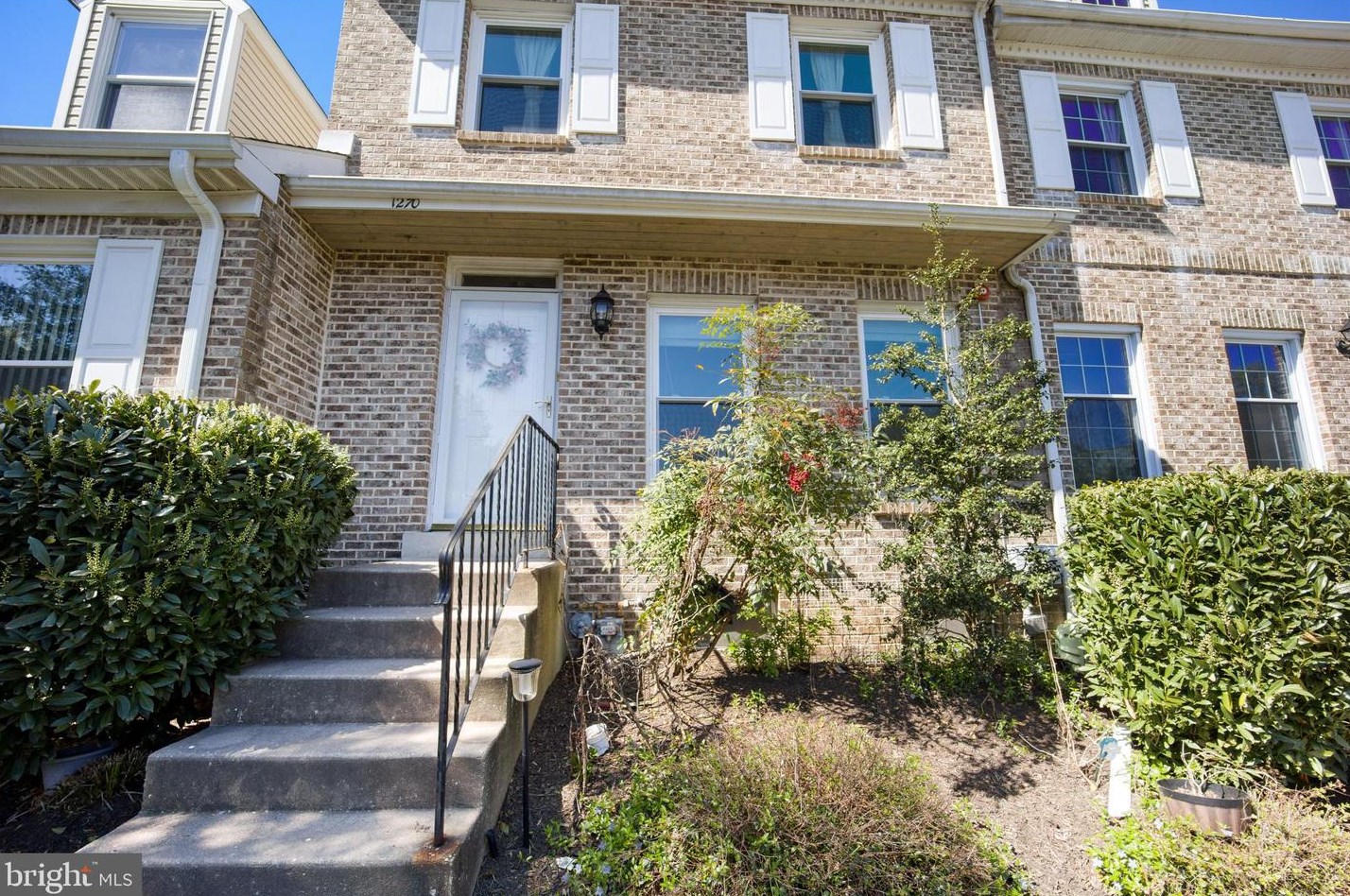 1270 Country Club Dr, Coal Township, PA 19064