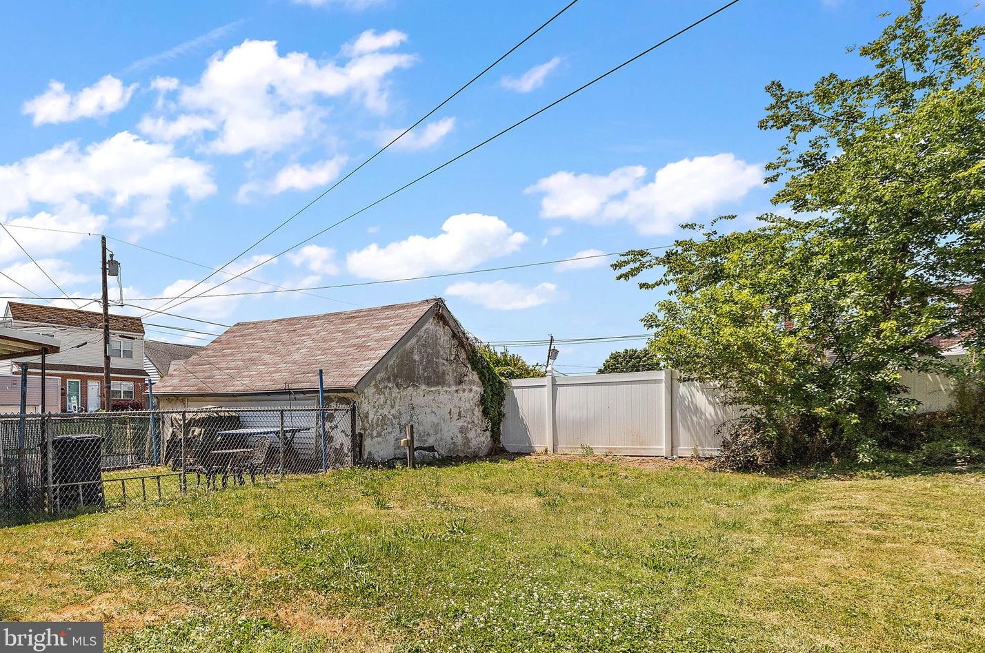 1302 9 St, Chester PA 19013-1710 exterior