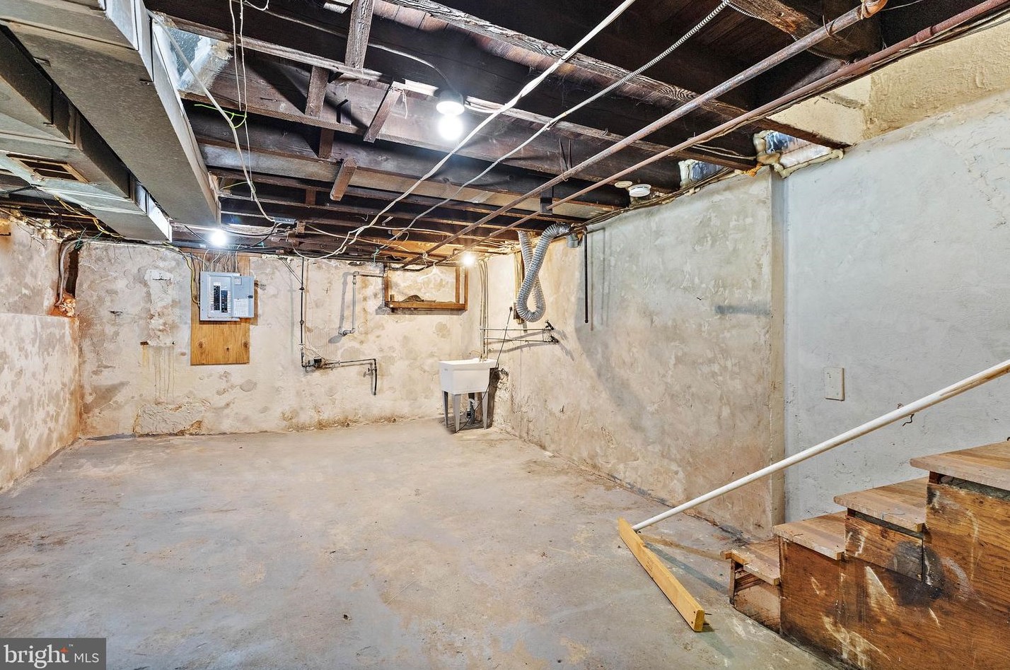 1302 9 St, Chester PA 19013-1710 exterior