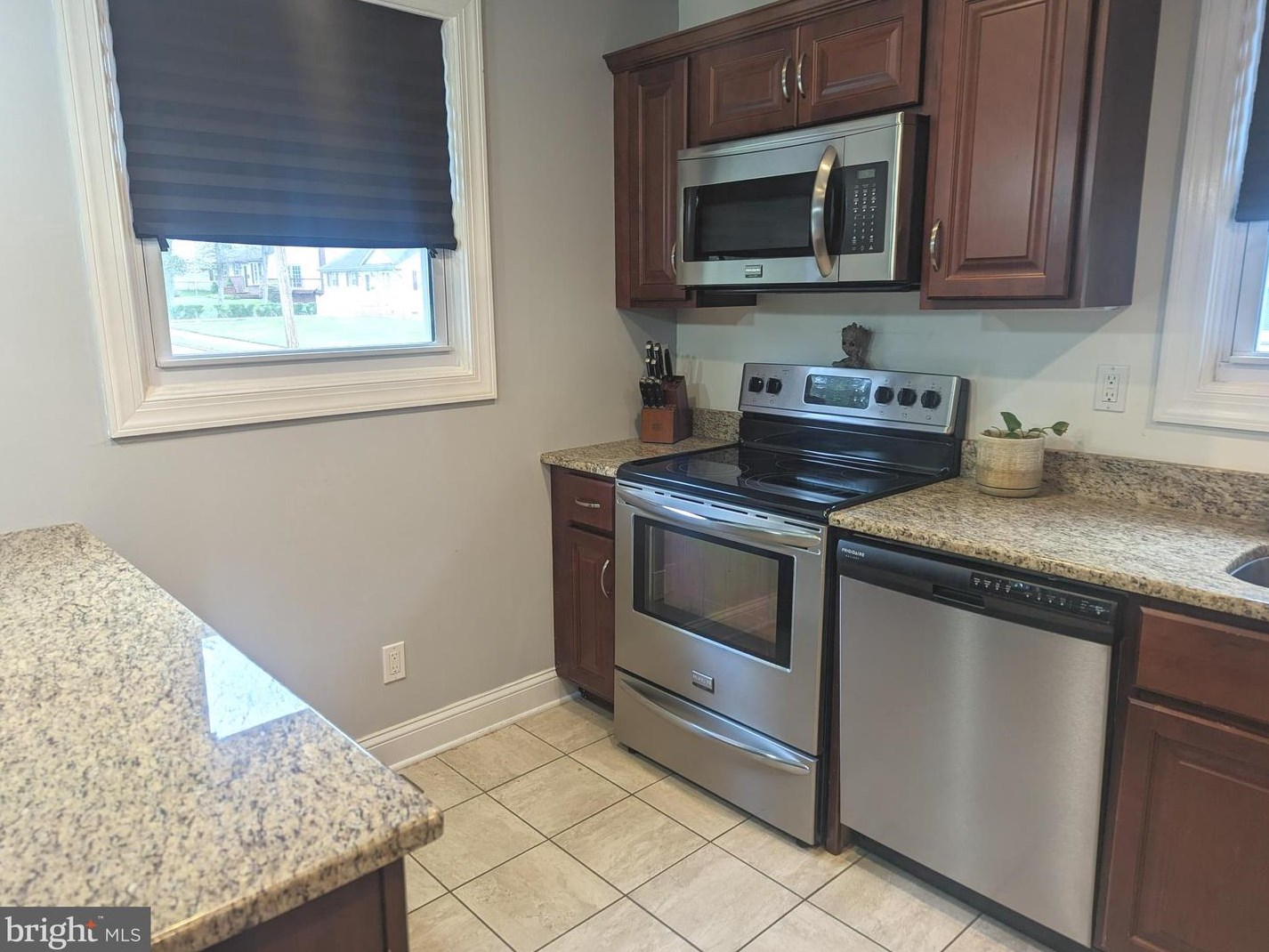 57 Scarlet Ave, Chester PA  19014-2925 exterior