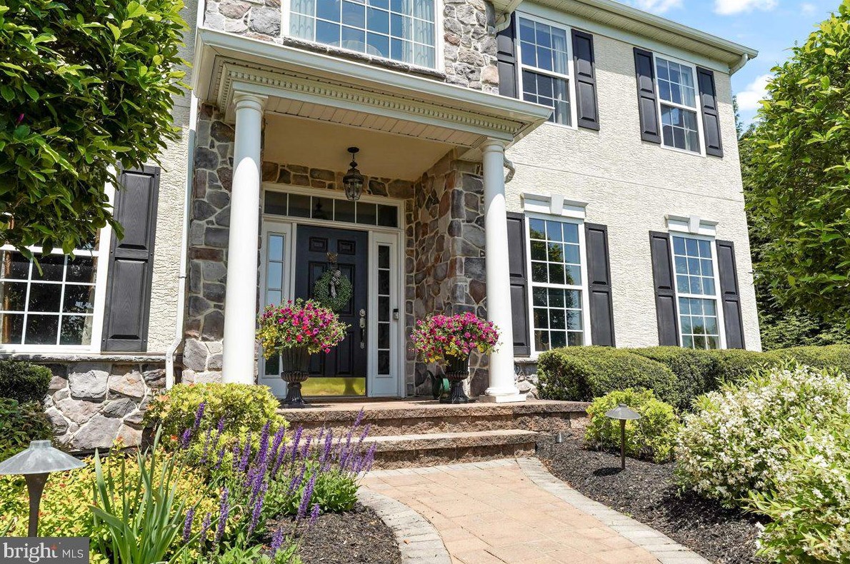 3237 Logan Ln, Boothwyn, PA 19060